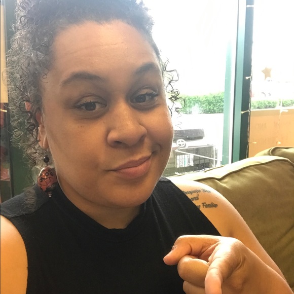 Meet your Posher, Stephanie - Picture 7 of 8